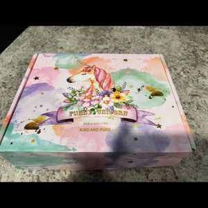 NWT unicorn earphones set